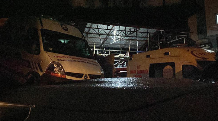 Maden ocağında mahsur kalan işçiler 11 saat sonra kurtarıldı