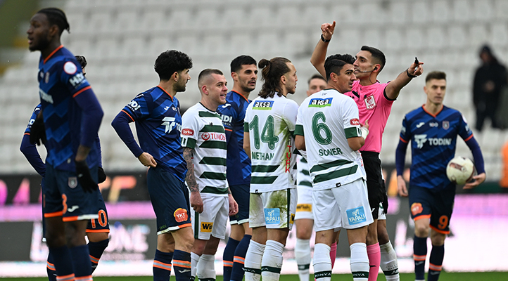 Konyaspor, 2-0 önde olduğu maçta Başakşehir’e yenildi