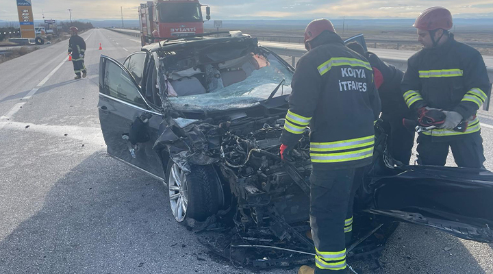 Konya’da kamyona arkadan çarpan otomobildeki 2 kişi yaralandı