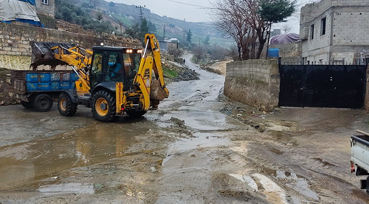 Şanlıurfa’da sağanak: Dere taştı, Viranşehir kara yolu ulaşıma kapatıldı