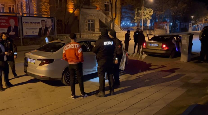 Aksaray’da polisten şok denetim: Araçlar didik didik arandı