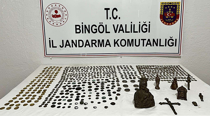 Bingöl’de tarihi eser kaçakçılığı operasyonunda 733 obje ele geçirildi; 2 gözaltı