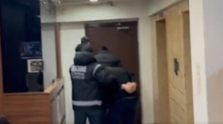 Bakan Yerlikaya duyurdu: Interpol kırmızı bülteniyle aranan iki kişi İstanbul’da yakalandı