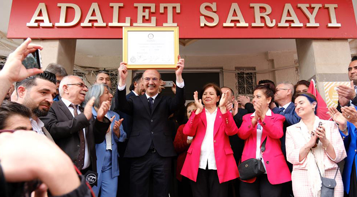 Akşehir Belediye Başkanı Köksal mazbatasını aldı