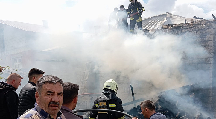 Beyşehir’de müstakil ev, çıkan yangında hasar gördü