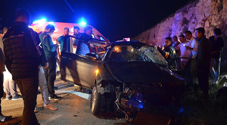 Didim’de, yolcu otobüsüyle çarpışan otomobilde ölen 4 kişi dünürmüş