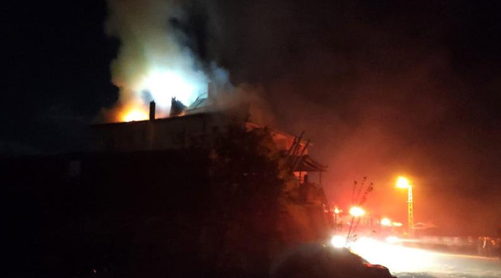 Konya’da 3 katlı evde korkutan yangın