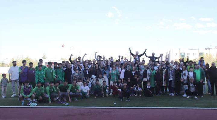 1922 Konyaspor ligde kalmayı oyun havası ile kutladı