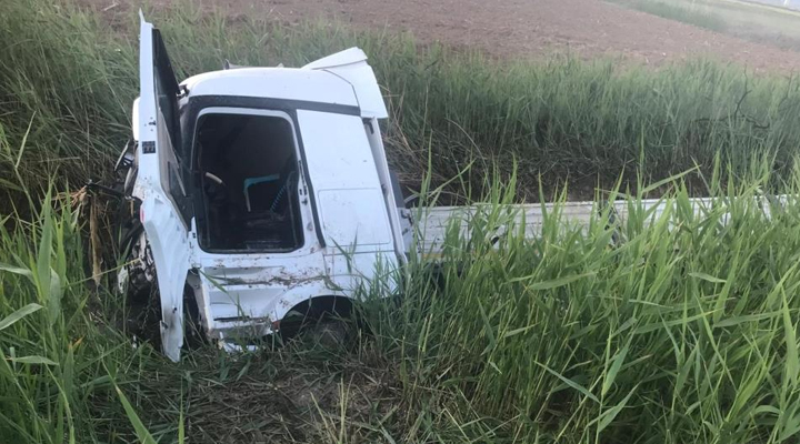 Konya’da tır, kanala uçtu: 1 ölü, 1 yaralı
