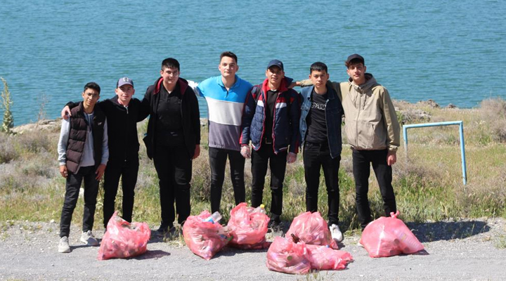 Konya’daki Acıgöl, öğrenciler tarafından temizlendi