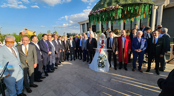 NEÜ Rektörü Cem Zorlu, oğlu Enes’i evlendirdi