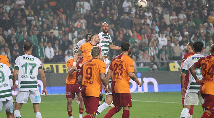 Konya’da Abdülkerim’e ıslıklı tepki