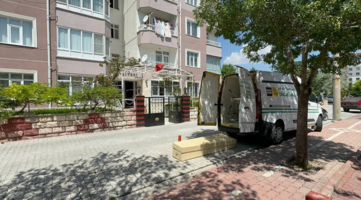 Konya’da genç kadın apartman bahçesinde ölü bulundu