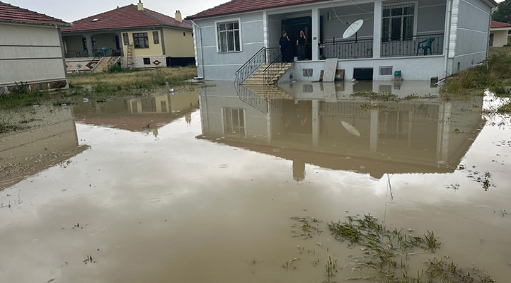 Kulu’da şiddetli yağmur sele neden oldu