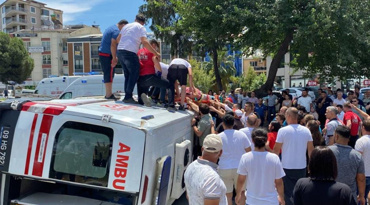 Aydın’da hasta taşıyan ambulans devrildi: 1 ölü, 3 yaralı