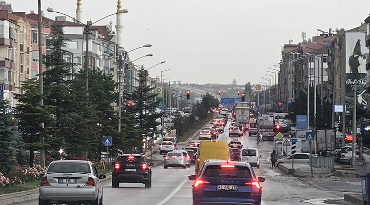 Ankara-Konya kara yolunda bayram öncesi trafik yoğunluğu oluştu