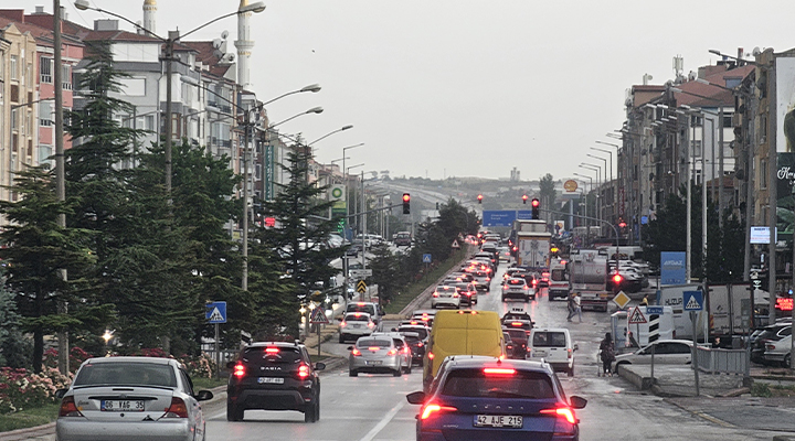 Ankara-Konya kara yolunda bayram öncesi trafik yoğunluğu oluştu!