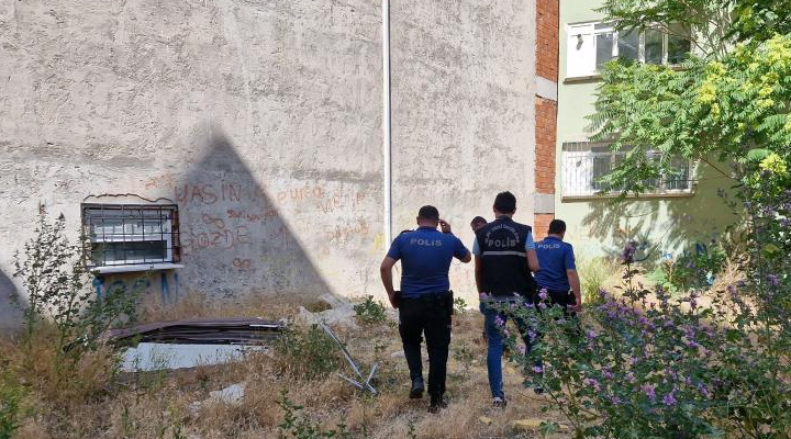 Karaman’da balkondan düşen adamın beli kırıldı