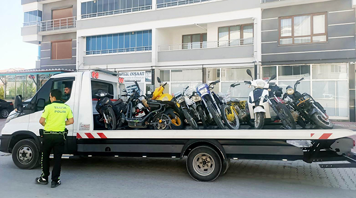 Kulu’da plakasız, ruhsatsız ve belgesiz motosikletler toplanıyor