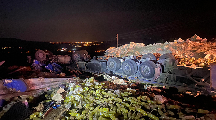 Mut’ta devrilen tırın sürücüsü öldü