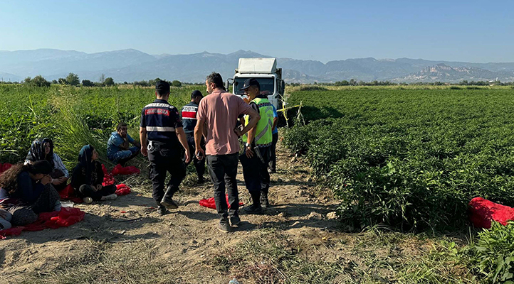 Manisa’da korkunç olay! Kamyonla geri manevra yaparken tarlada uyuyan Ayşenur’u ezerek öldüren şoförü de çocuğun yakınları öldürdü
