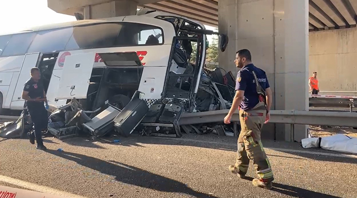 Ankara’da yolcu otobüsünün köprü ayağına çarptığı kazada 9 kişi öldü, 26 kişi yaralandı