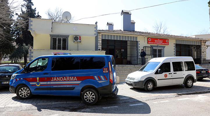 Tarlasına giden çiftçiyi, husumetlisi av tüfeğiyle öldürdü