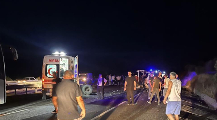 Mardin’de otomobil traktöre çarptı: 2 ölü, 3 yaralı