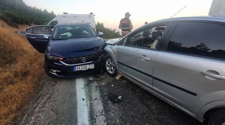 Gaziantep’te iki otomobil kafa kafaya çarpıştı: 8 yaralı