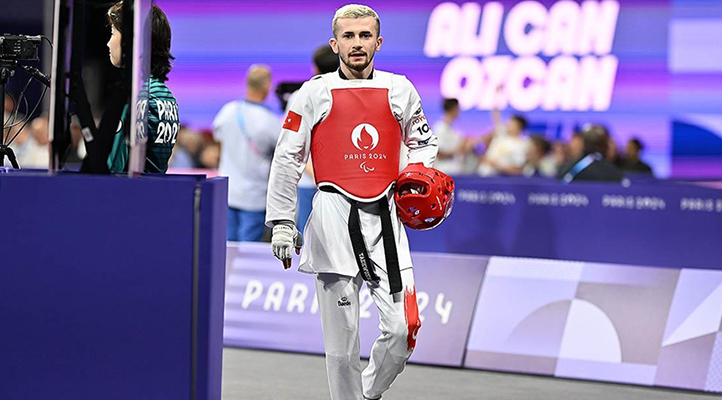 Paris 2024 Paralimpik Oyunları’nda milli tekvandocu Ali Can Özcan,gümüş madalya kazandı