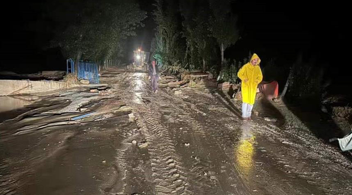 Çorum’da etkili olan sağanak yağış ve rüzgar hayatı felç etti