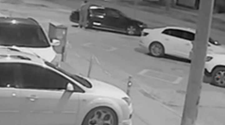 Konya’da otomobilin çalınma anı güvenlik kamerasında
