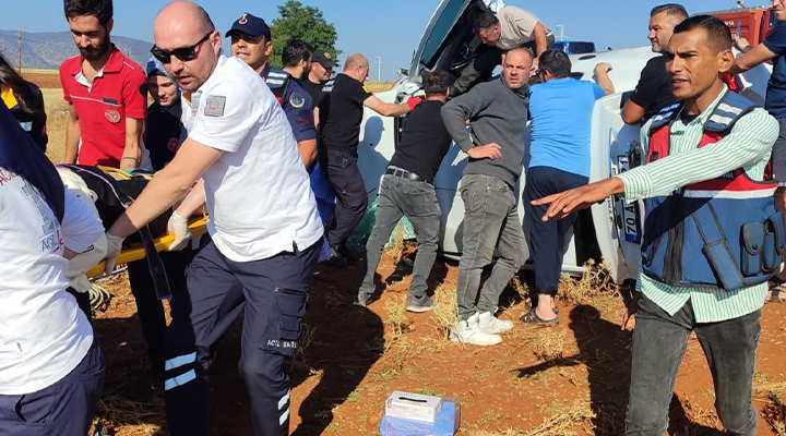 Karaman’da otomobil şarampole takla attı: 2’si ağır 3 yaralı