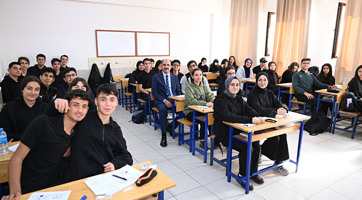 Başkan Altay, YKS’ye hazırlanan öğrencileri “Dijital Eğitim Platformu”na kayıt yaptırmaya davet etti
