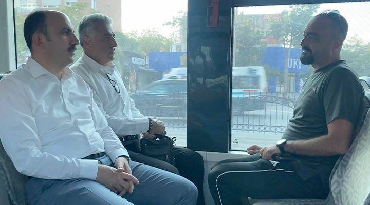 Başkan Altay, tramvayda vatandaşlarla seyahat etti
