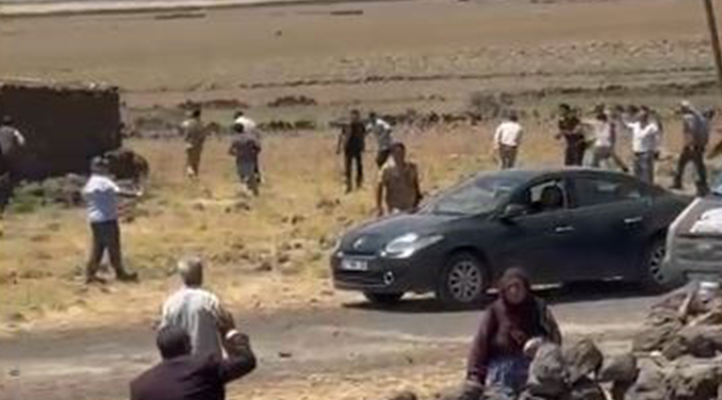 Mardin’de ‘çekiç ve sopalı’ cinayetin ardından birbirlerine taciz ateşi açan tarafların yakınlarından cephanelik çıktı; 10 gözaltı