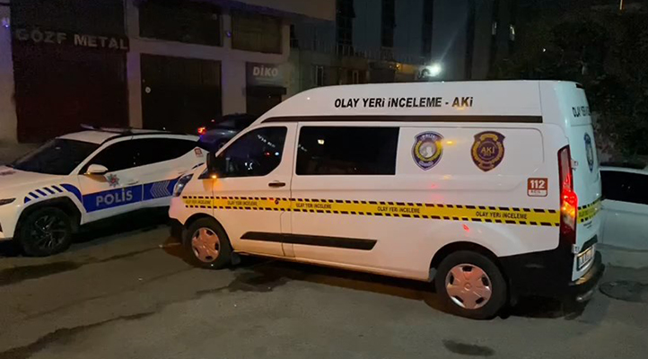 Eyüpsultan’da düğün salonuna patlayıcı madde atıp, silahla havaya ateş açarak kaçtılar