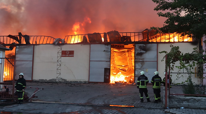 Kayseri’de keçe fabrikasında büyük yangın
