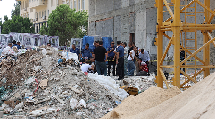 Vinç halatı kopunca taşıma sepeti işçilerin üzerine düştü: 2 ölü