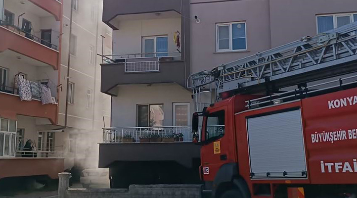 Konya’da 4 katlı apartmanın bodrumunda çıkan yangın paniğe neden oldu