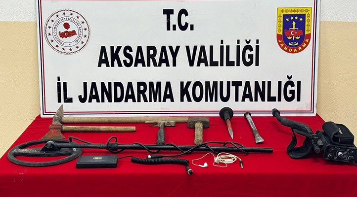 Aksaray’da kaçak kazı yapan defineciler suçüstü yakalandı