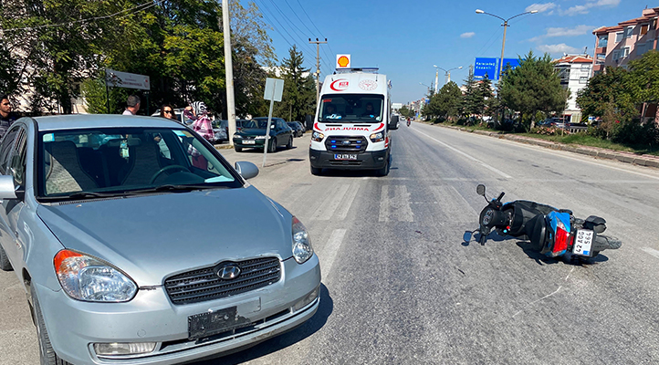 Konya’da motosiklet otomobile çarptı: 2 yaralı