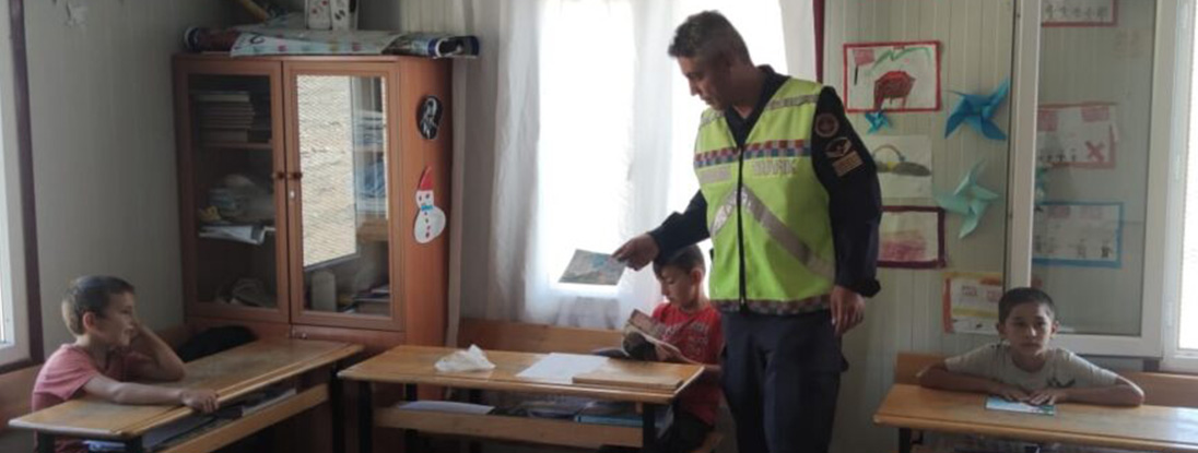 Yunak İlçe Jandarma Komutanlığı’ndan Öğrencilere Trafik Güvenliği Eğitimi