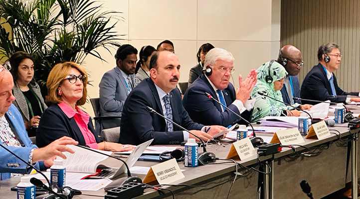UCLG Başkanı Altay Lahey’de dünyaya seslendi: Bugün bu saldırılar karşısında susanlar, tüm bu katliamların ortaklarıdır