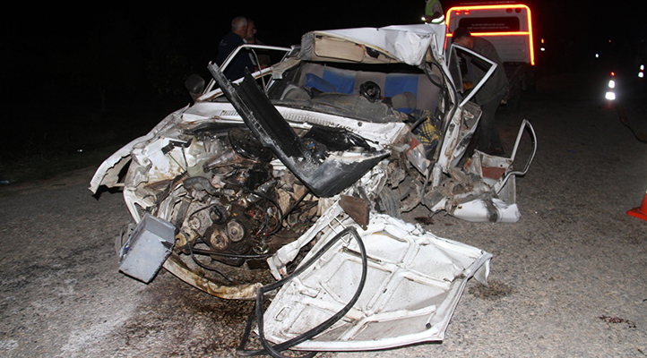 Konya’da otomobille çarpışan traktör ikiye bölündü: 1 ölü, 1 yaralı