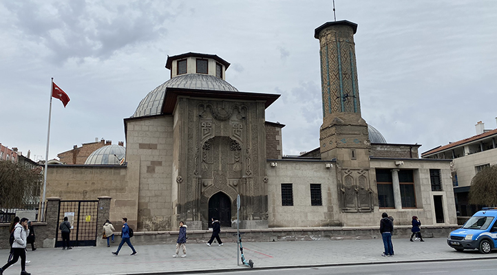 Konya’nın sembol tarihi eserlerinden İnce Minareli Medrese, eski ihtişamına kavuşacak