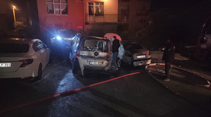 Seydişehir’de park halindeki 3 araç yandı
