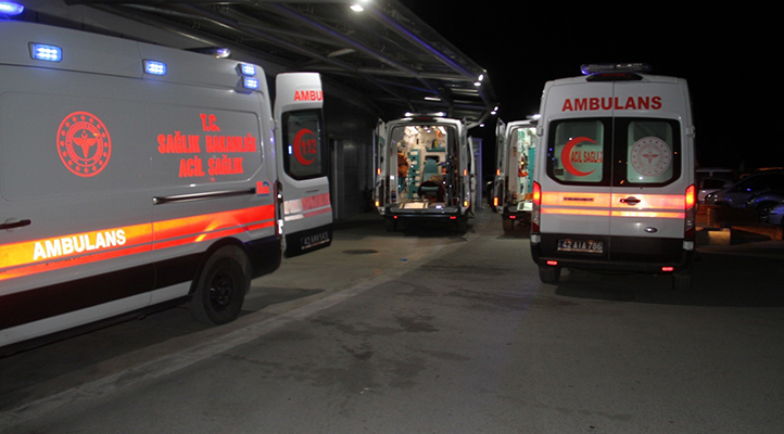 Konya’da tarım işçisi kadınları taşıyan traktörün römorku devrildi: 5 yaralı