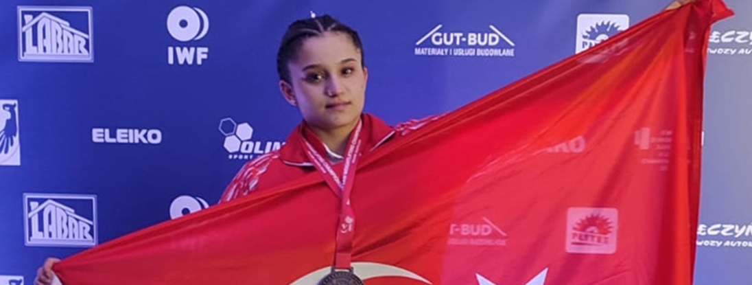 Milli halterci Medine Saime Balaban’dan Avrupa Şampiyonası’nda bronz madalya