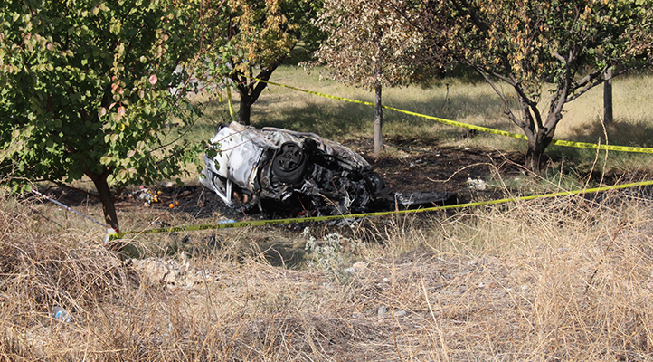 Malatya’da otomobil, devrilip alev aldı; 2 ölü